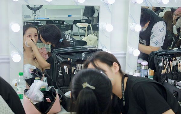 化妆如何画好卧蚕？