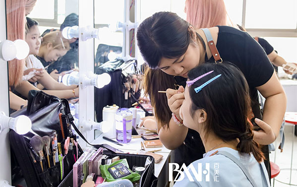 彩妆基础知识：色彩搭配攻略