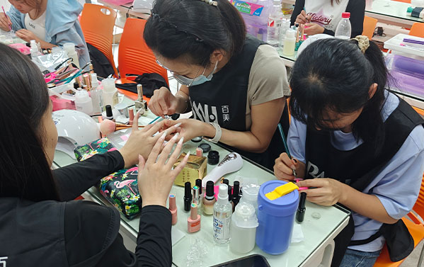 美甲师:认识指甲的结构