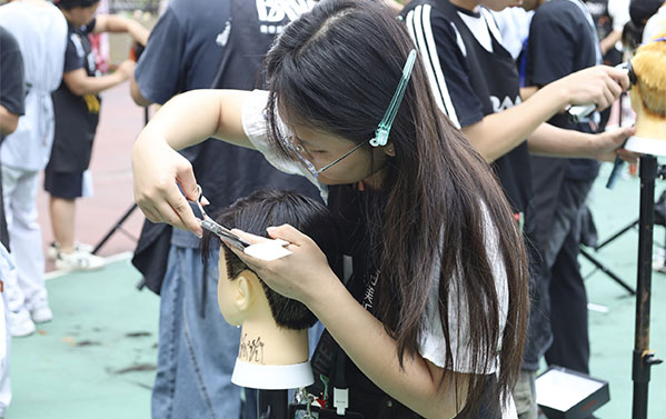 成绩不理想,技能成才照样精彩