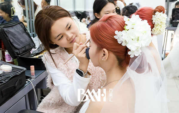 新手学化妆别迷茫!广州百美汇学校值得选